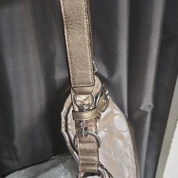 Coach Rare Metallic Soho Bucket Bag with Convertible Strap Looks and Feels New - Picture 5 of 11